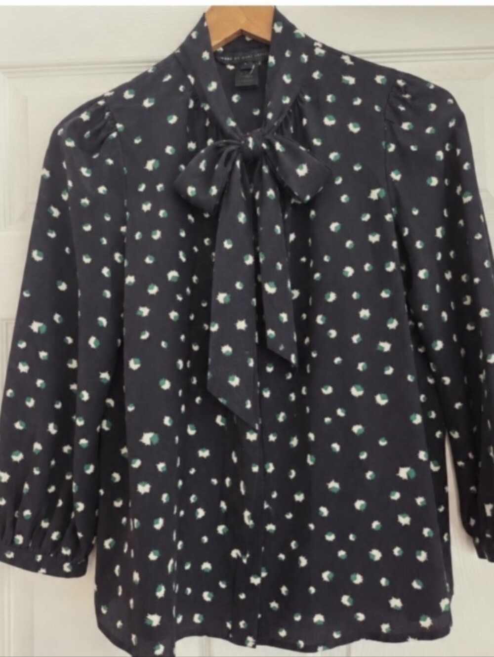 Marc by Marc Jacobs 100% Silk Tie Neck Blouse Size 4 Navy Green Print